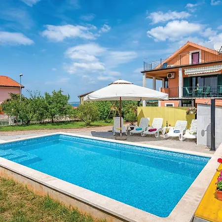 1 Bedroom Stunning In Apartment *