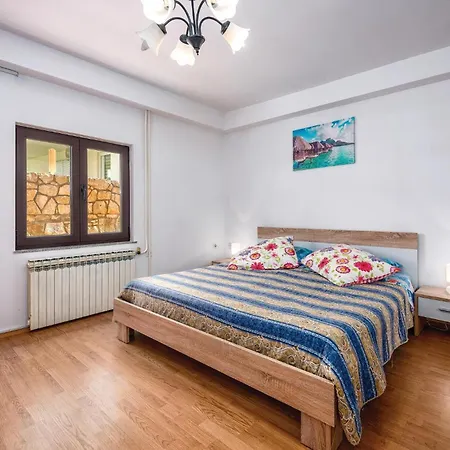 Apartment 1 Bedroom Stunning In Kastel