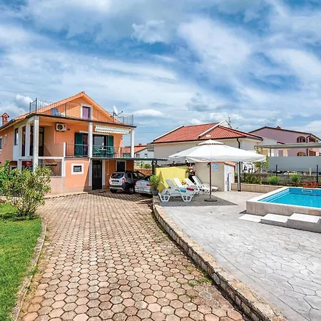 1 Bedroom Stunning In *
