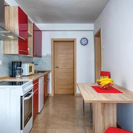 1 Bedroom Stunning In Apartamento Kaštel