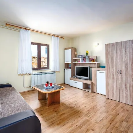 Apartment 1 Bedroom Stunning In Kastel