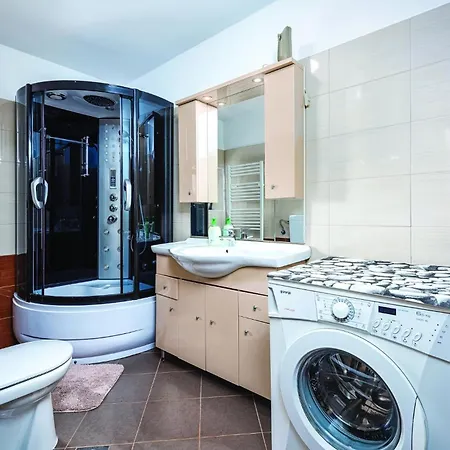1 Bedroom Stunning In Apartment Kastel