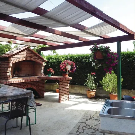 1 Bedroom Stunning In Apartment