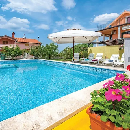 Apartment 1 Bedroom Stunning In