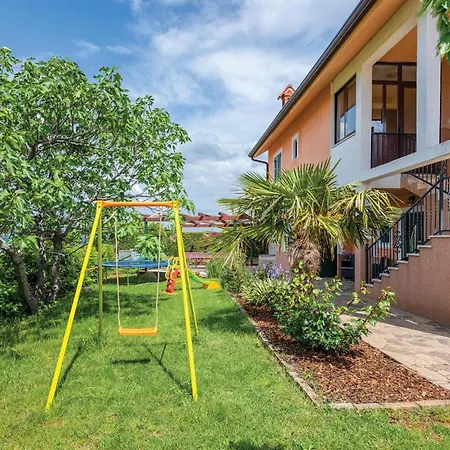 1 Bedroom Stunning In Apartamento